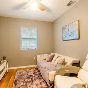 Cute Bungalow In Down Town With Jacuzzi & Grill Holiday home Tampa